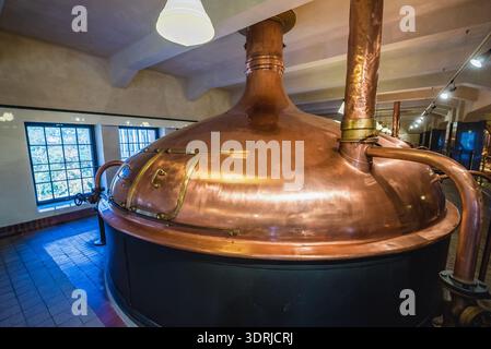 Pilsen, République tchèque - 3 octobre 2015 : bouilloire Cooper dans l'ancienne brasserie Pilsner Urquell Brewery dans la ville de Pilsen Banque D'Images