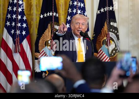 Washington, États-Unis. 18 février 2026. Le président AMÉRICAIN Donald Trump participe à une réception du mois de l’histoire des Noirs dans la salle est de la salle est de la Maison Blanche à Washington le 18 février 2026. Photo de Yuri Gripas/ABACAPRESS.COM crédit : Abaca Press/Alamy Live News Banque D'Images