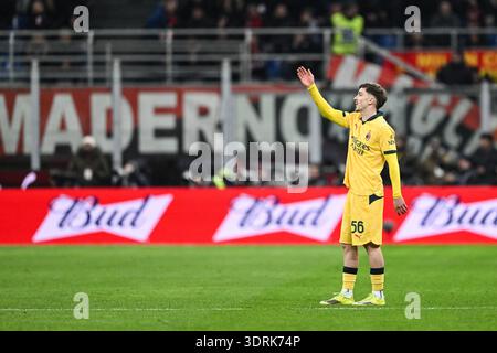 Alexis Saelemaekers de l'AC Milan réagit lors du match de football italien Serie A entre l'AC Milan et le Calcio Como le 18 février au stade Giuseppe Meazza San Siro Siro à Milan, en Italie Banque D'Images