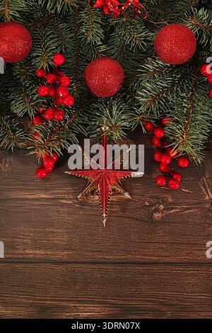 Carte de voeux d'hiver festive et bannière sur l'écran, beau fond de Noël et de nouvel an avec lumières, décorations, jouet Banque D'Images