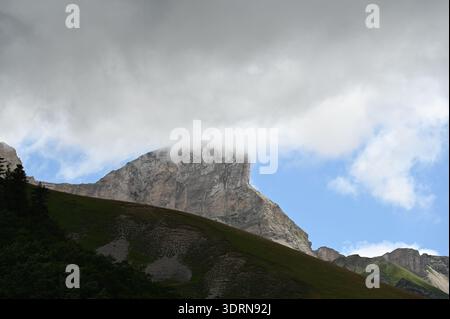 Montagnes près de la Jarjatte Banque D'Images