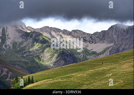 Montagnes près de la Jarjatte Banque D'Images