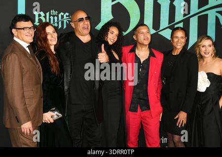 Anthony Russo, Ann Russo, vin Diesel, Hania Riley Sinclair, Frank E. Flowers, Samantha Vincent und Angela Russo-Otstot BEI der Weltpremiere des Amazon Prime Video films 'The Bluff' im TCL Chinese Theatre. Los Angeles, 17.02.2026 Banque D'Images