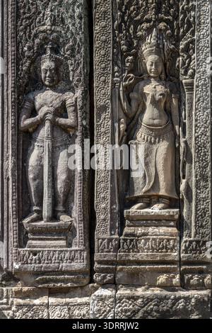 Gros plan de sculptures en pierre dans le temple Bayon à Angkor, Siem Reap, Cambodge Banque D'Images