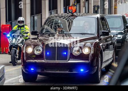 Londres, Royaume-Uni. 19 février 2026. SAR le Roi Charles III arrive à la London Fashion week Newgen Show Space au 180 The Strand, le jour où son frère Andrew est arrêté. Crédit : Guy Bell/Alamy Live News Banque D'Images