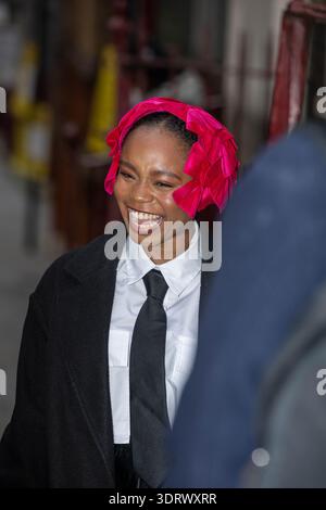 Londres, Royaume-Uni. 19 février 2026. Visiteurs et fashionistas à la London Fashion week London UK crédit : Ian Davidson/Alamy Live News Banque D'Images