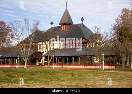 Hôtel joliment décoré sur les rives du lac Palic Subotica dans un bâtiment ancien Banque D'Images