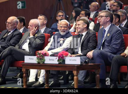 New Delhi, Inde. 19 février 2026. Le premier ministre indien Narendra Modi avec d'autres dirigeants mondiaux lors de la cérémonie d'ouverture du Sommet de l'impact de l'IA en Inde - 2026 à Bharat Mandapam, à New Delhi, le 19 février 2026. Crédit : Seshadri SUKUMAR/Alamy Live News Banque D'Images