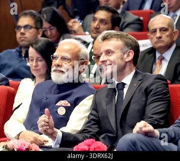 New Delhi, Inde. 19 février 2026. Le premier ministre indien Narendra Modi avec d'autres dirigeants mondiaux lors de la cérémonie d'ouverture du Sommet de l'impact de l'IA en Inde - 2026 à Bharat Mandapam, à New Delhi, le 19 février 2026. Crédit : Seshadri SUKUMAR/Alamy Live News Banque D'Images