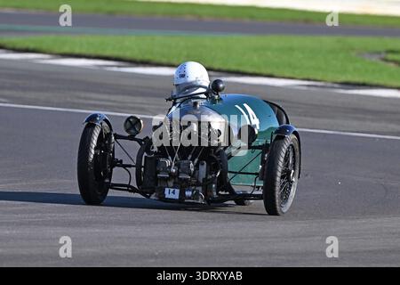Fergus Cameron, Morgan Super Aero, 2026 a vu la 70ème course du Trophée Pomeroy, il a commencé en 1952, il dispose de voitures de toutes les époques et de tous les types, il’ Banque D'Images