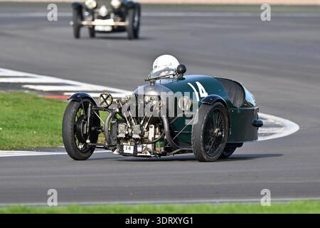 Fergus Cameron, Morgan Super Aero, 2026 a vu la 70ème course du Trophée Pomeroy, il a commencé en 1952, il dispose de voitures de toutes les époques et de tous les types, il’ Banque D'Images