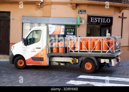 fourgon repsol livrant des bidons de gaz butane et propane pour un usage domestique puerto de la cruz tenerife îles canaries espagne Banque D'Images
