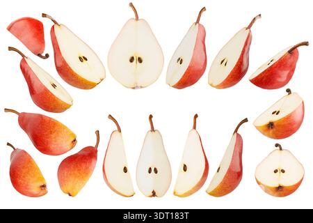 Collection de poires rouges fraîches mûres à la peau mouchetée, gros plan, isolées. Tranches et moitiés avec graines, côtés différents, plan studio. Frais bio fr Banque D'Images