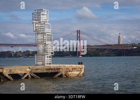 La sculpture centrale Tejo créé par visual artiste Pedro Cabrita Reis Banque D'Images