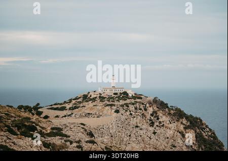Phare du Cap de Formentor au-dessus de la mer Méditerranée Banque D'Images