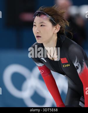 Milan, Italie. 20 février 2026. Li Jiaxuan, de Chine, réagit après l'épreuve du 1500m féminin de patinage de vitesse aux Jeux Olympiques d'hiver de Milan-Cortina 2026 à Milan, Italie, le 20 février 2026. Crédit : du Xiaoyi/Xinhua/Alamy Live News Banque D'Images