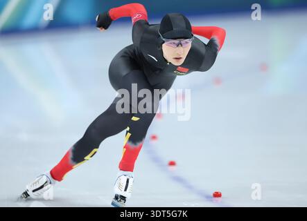 Milan, Italie. 20 février 2026. Li Jiaxuan, de Chine, participe à l'épreuve féminine de patinage de vitesse sur 1500 m aux Jeux Olympiques d'hiver de Milan-Cortina 2026 à Milan, Italie, le 20 février 2026. Crédit : Li Jing/Xinhua/Alamy Live News Banque D'Images