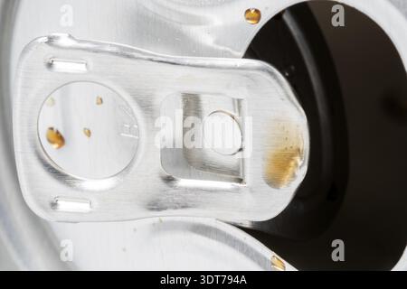 Canette de soda vide ouvert, close-up view Banque D'Images