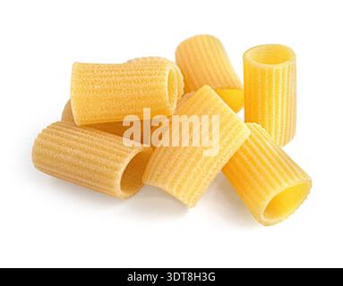 Pile de pâtes rigatoni créant un concept de cuisine italienne traditionnelle Banque D'Images