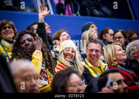 Milan, Italie. 20 février 2026. L'entraîneur belge Evi Van Acker et le PDG de la BOIC-COIB Cedric Van Branteghem sont vus en quarts de finale du 1500 m patinage de vitesse sur courte piste féminin, aux Jeux Olympiques d'hiver de Milano Cortina 2026, le jeudi 12 février 2026 à Milan, en Italie. Les XXVe Jeux Olympiques d'hiver se déroulent du 6 au 22 février 2026 en Italie. BELGA PHOTO JASPER JACOBS crédit : Belga News Agency/Alamy Live News Banque D'Images