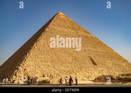 Touristen BEI den Pyramiden von Gizeh, Ägypten, Afrika | touristes aux pyramides de Gizeh, Egypte, Afrique Banque D'Images