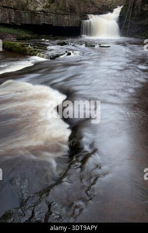 Chaudron Falls près de West Burton dans Wensleydale, Yorkshire, UK Banque D'Images