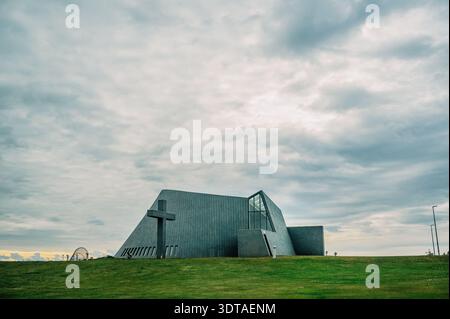 Église Blönduóskirkja à Blönduós, dans le nord de l'Islande Banque D'Images