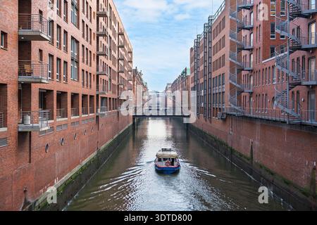 Hamburg Speicherstadt canal View Historic Warehouse District et visite en bateau en Allemagne, HafenCity Banque D'Images