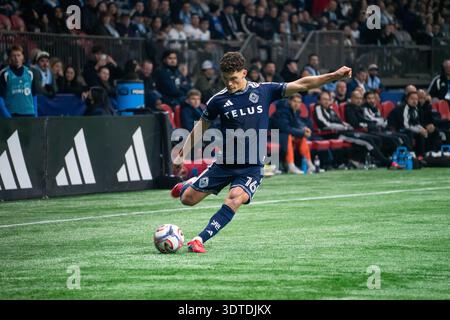 Vancouver, Canada. 21 février 2026. Sebastian Berhalter (16 Vancouver Whitecaps FC) frappe le ballon lors du match de soccer de la Ligue majeure entre Vancouver Whitecaps FC et Real Salt Lake au BC place Stadium à Vancouver, Colombie-Britannique, Canada (USAGE ÉDITORIAL SEULEMENT). Crédit : SPP Sport Press photo. /Alamy Live News Banque D'Images