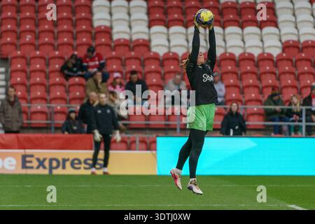 St Helens, Royaume-Uni, 22 février 2026 : le capitaine d'Everton Courtney brosnan se réchauffe avant Liverpool Women vs Everton Women dans l'Adobe FA Cup au BrewDog Stadium, Adam Edwards/Alamy Live News Banque D'Images