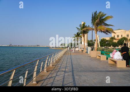 Jeddah Corniche, une promenade en bord de mer sur la côte de la mer Rouge en Arabie Saoudite Banque D'Images