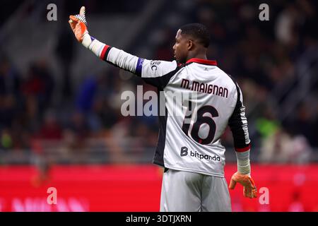 Milano, Italy. 22nd Feb, 2026. Mike Maignan of Ac Milan gestures during the Serie A match beetween Ac Milan and Parma Calcio at Stadio Giuseppe Meazza on February 22 2026 in Milano, Italy . Credit: Marco Canoniero/Alamy Live News Banque D'Images