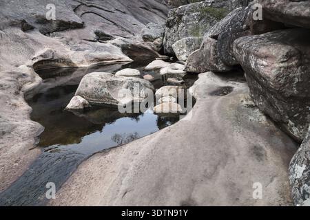 Bains de Vénus, red purple Rock formation façonnée par river à Halls Gap, Grampians, Victoria, Australie Banque D'Images