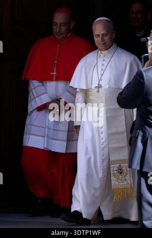 Rome, Italie. 22 février 2026. Le pape Léon XIV part à la fin de sa visite dans la paroisse romaine du Sacré-cœur de Jésus à Castro Pretorio à Rome. Crédit : SOPA images Limited/Alamy Live News Banque D'Images