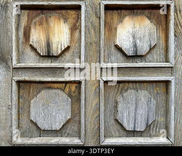Détail de porte en relief en bois Banque D'Images