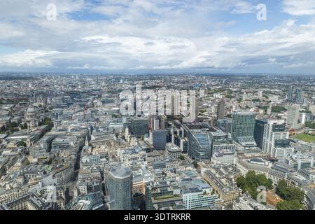Vue aérienne des gratte-ciel de Londres et de l'architecture urbaine. Londres, Royaume-Uni, 7 juillet 2024 Banque D'Images