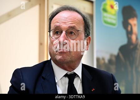 L’ancien président français François Hollande au salon agricole 2026 à la porte de Versailles, Paris, le 23 février 2026. - 23/02/2026 - France/Ile-de-France (région)/Paris 15ème arrondissement (15ème arrondissement de Paris) - Julien Mattia/le Pictorium crédit : LE PICTORIUM/Alamy Live News Banque D'Images
