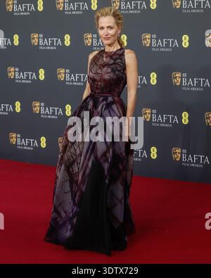 Londres, Royaume-Uni. 22 février 2026. Gillian Anderson assiste aux EE BAFTA film Awards 2026 qui se tiennent au Royal Festival Hall de Londres. (Photo de Mario Mitsis/SOPA images/SIPA USA) crédit : SIPA USA/Alamy Live News Banque D'Images