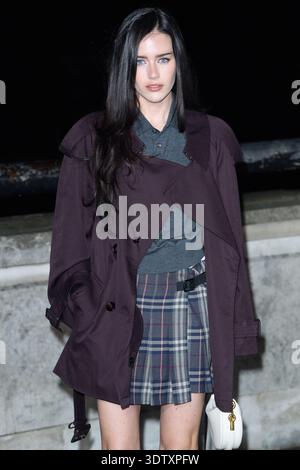 Londres, Royaume-Uni. 23 février 2026. Sur la photo : Olivia Neill assiste au défilé AW26 de Burberry lors de la Fashion week de Londres du 2026 février au marché Old Billingsgate. Crédit : Justin Ng/Alamy Live News Banque D'Images