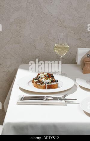 Bruschetta à la crème de champignons et aux pacanes Banque D'Images