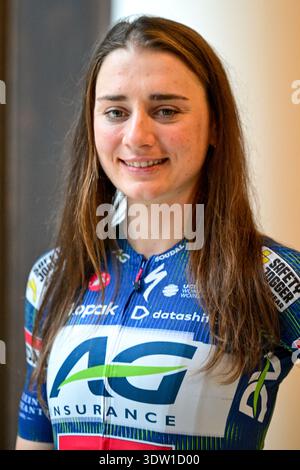 Bruxelles, Belgique. 24 février 2026. L'italienne Letizia Borghesi pose pour la photographe lors de la présentation de l'équipe féminine AG Insurance-Soudal, le mardi 24 février 2026 à Bruxelles. BELGA PHOTO DIRK WAEM crédit : Belga News Agency/Alamy Live News Banque D'Images