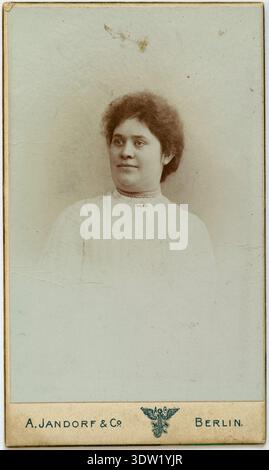 Cabinet card (format mignon) portrait studio d'une femme, A. Jandorf & Co., Berlin. Banque D'Images