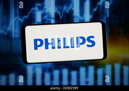 Stuttgart, Allemagne - 2026-02-02 : dans cette illustration photo, le logo de la société néerlandaise Koninklijke Philips N.V. est affiché sur un smartphone Banque D'Images