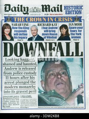 Le Daily mail en première page nouvelles Andrew Mountbatten-Windsor « Downfall » photographié dans une voiture de police revenant d'un entretien avec la police. L'ancien prince Andrew Duc d'York. Vendredi 20 février 2026. Journaux britanniques des années 2020 Banque D'Images