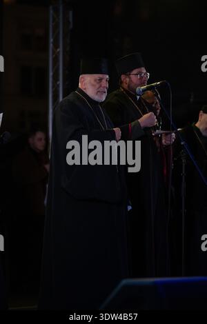 Londres, Royaume-Uni, 24 février 2026, des foules se sont rassemblées à Trafalgar Square pour marquer le 4ème anniversaire du début de l'invasion russe de l'Ukraine. Parmi les intervenants figuraient des politiciens britanniques, le général Valerii Zaluzhnyi, ambassadeur ukrainien au Royaume-Uni, et la chanteuse ukrainienne Ruslana., Andrew Lalchan Photography/Alamy Live News Banque D'Images