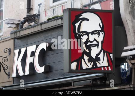 Londres, Royaume-Uni - 28 janvier 2026 - enseigne restaurant KFC à Camden Town, Londres, Royaume-Uni Banque D'Images