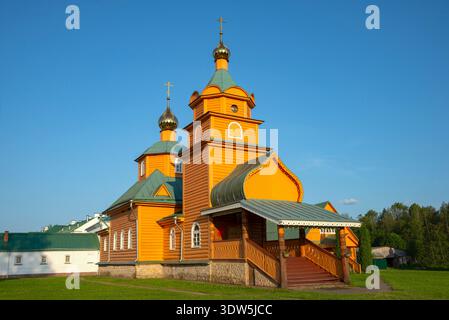 Église en l'honneur des Saints Martyrs royaux sur le territoire du désert de Nikandrova. Région de Pskov, Russie Banque D'Images