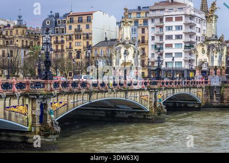 Saint-Sébastien, Espagne - 28 janvier 2019 : Pont Maria Cristina dans la ville de Saint-Sébastien également connu sous le nom de Donostia Banque D'Images
