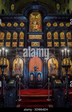 Alba Iulia, Roumanie - 7 juillet 2016 : iconostase de la cathédrale orthodoxe du couronnement à Alba Carolina Citadelle, Alba Iulia Banque D'Images