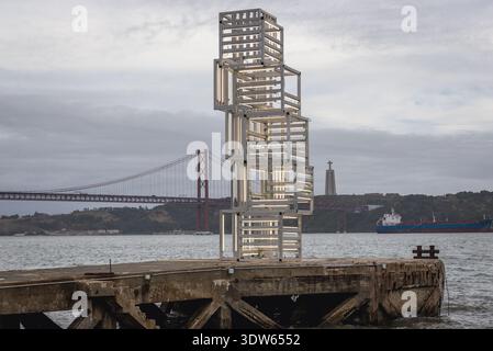La sculpture centrale Tejo créé par visual artiste Pedro Cabrita Reis Banque D'Images